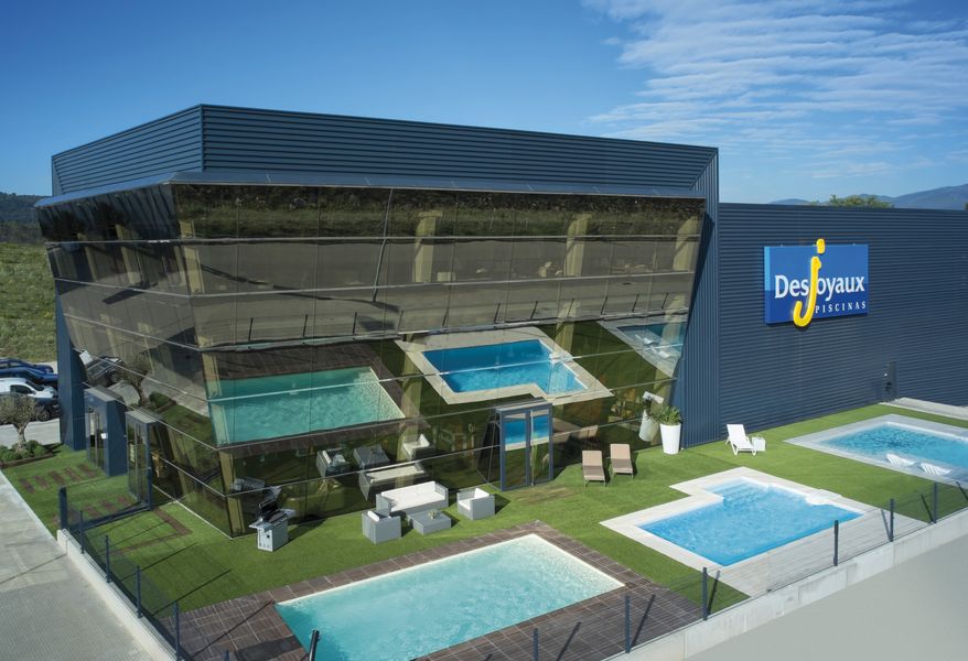 piscines desjoyaux extérieur batiment